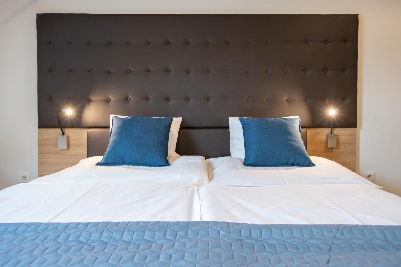 Atrium Rooms & Cafe Sopron Exterior photo