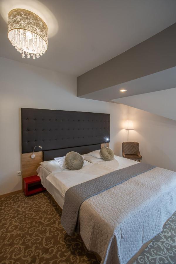 Atrium Rooms & Cafe Sopron Exterior photo