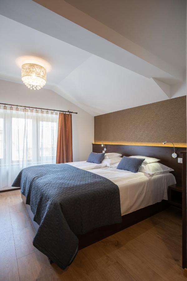 Atrium Rooms & Cafe Sopron Exterior photo
