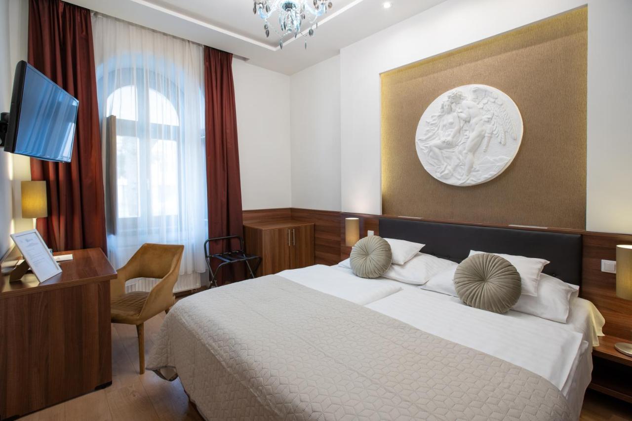 Atrium Rooms & Cafe Sopron Exterior photo