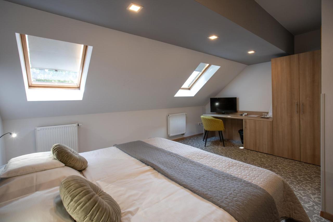 Atrium Rooms & Cafe Sopron Exterior photo