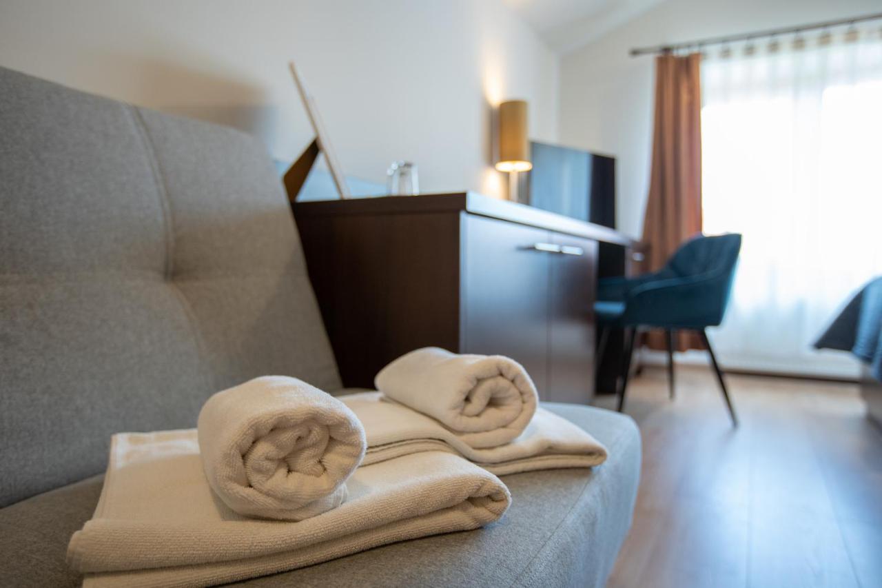 Atrium Rooms & Cafe Sopron Exterior photo