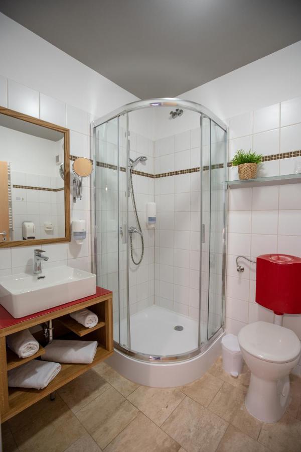 Atrium Rooms & Cafe Sopron Exterior photo