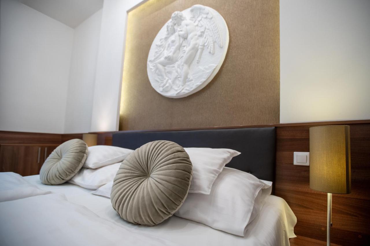 Atrium Rooms & Cafe Sopron Exterior photo